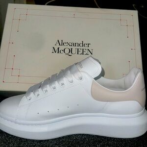 Worn once, Amazing condition 
WHITE/Beige